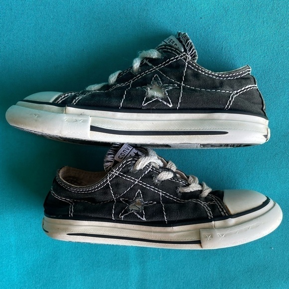 Toddler Converse One Star size 8 - Picture 5 of 7
